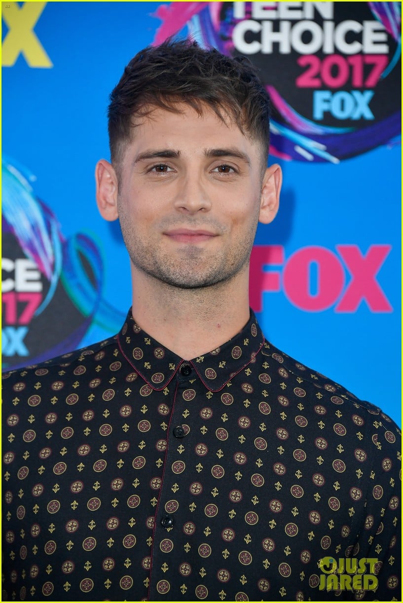 Jean-Luc Bilodeau Brings 'Baby Daddy' to Teen Choice Awards 2017 ... - Jean Luc BiloDeau 2017 Teen Choice AwarDs 03