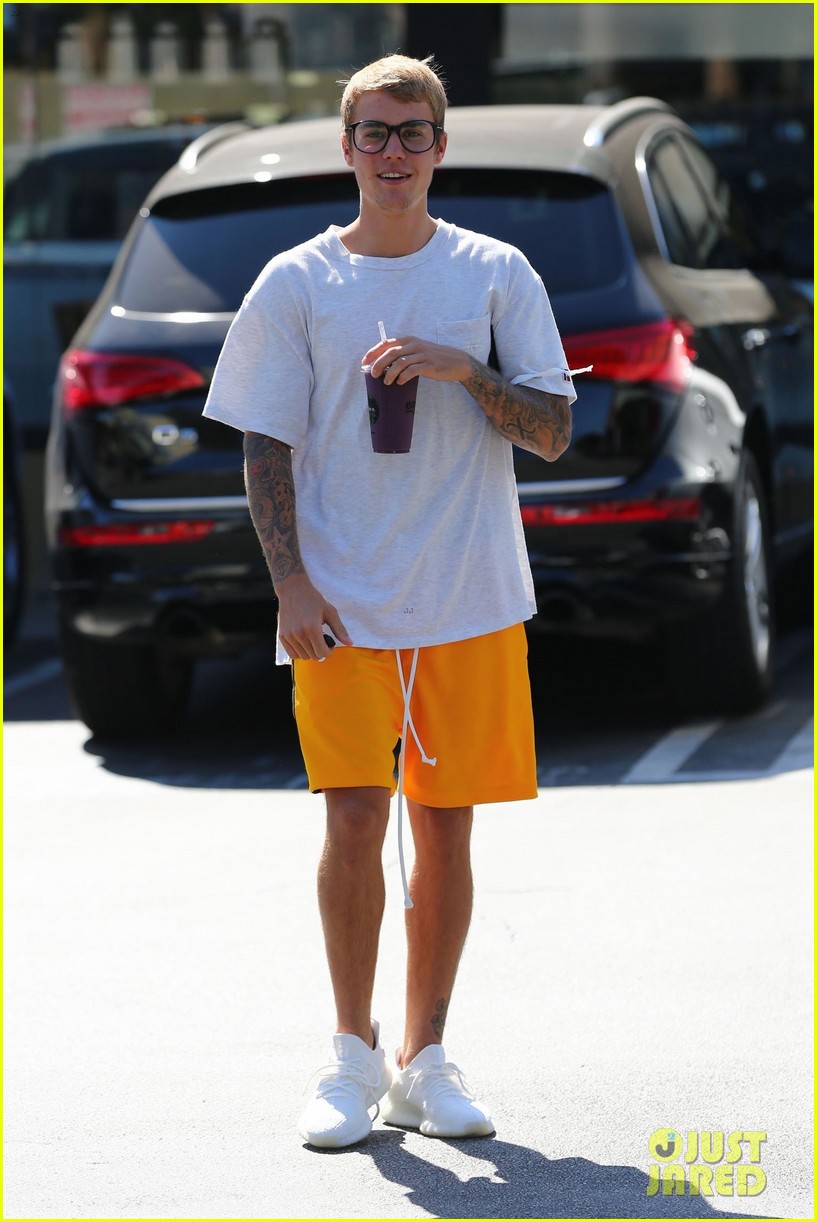 Justin Bieber Ran Into Another Major Celeb at a Juice Bar! | Photo ...