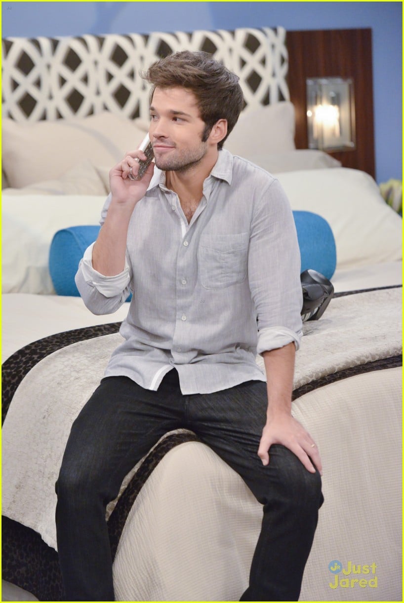 Full Sized Photo Of Nathan Kress Freddie Benson Game Shakers 04 Nathan Kress Celebrates 2886