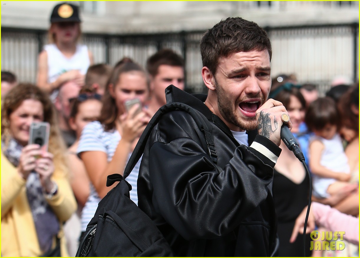 Liam Payne Surprises Fans In London With Impromptu Show! | Photo ...