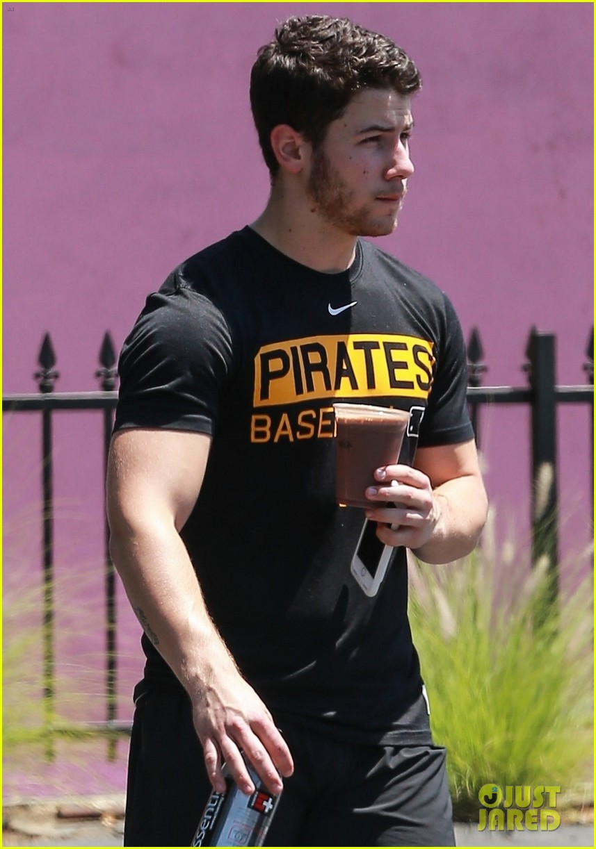 Full Sized Photo Of Nick Jonas Shows His Muscles After Hitting The Gym 03 Nick Jonas Reveals