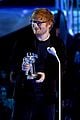ed sheeran wins artist of the year at vmas 2017 01
