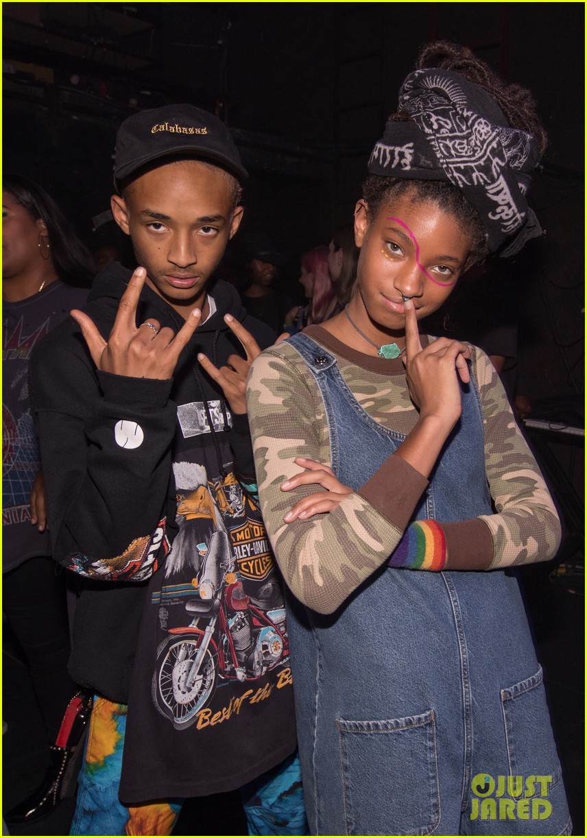 willow smith gets support from brother jaden at girl cult festival 01