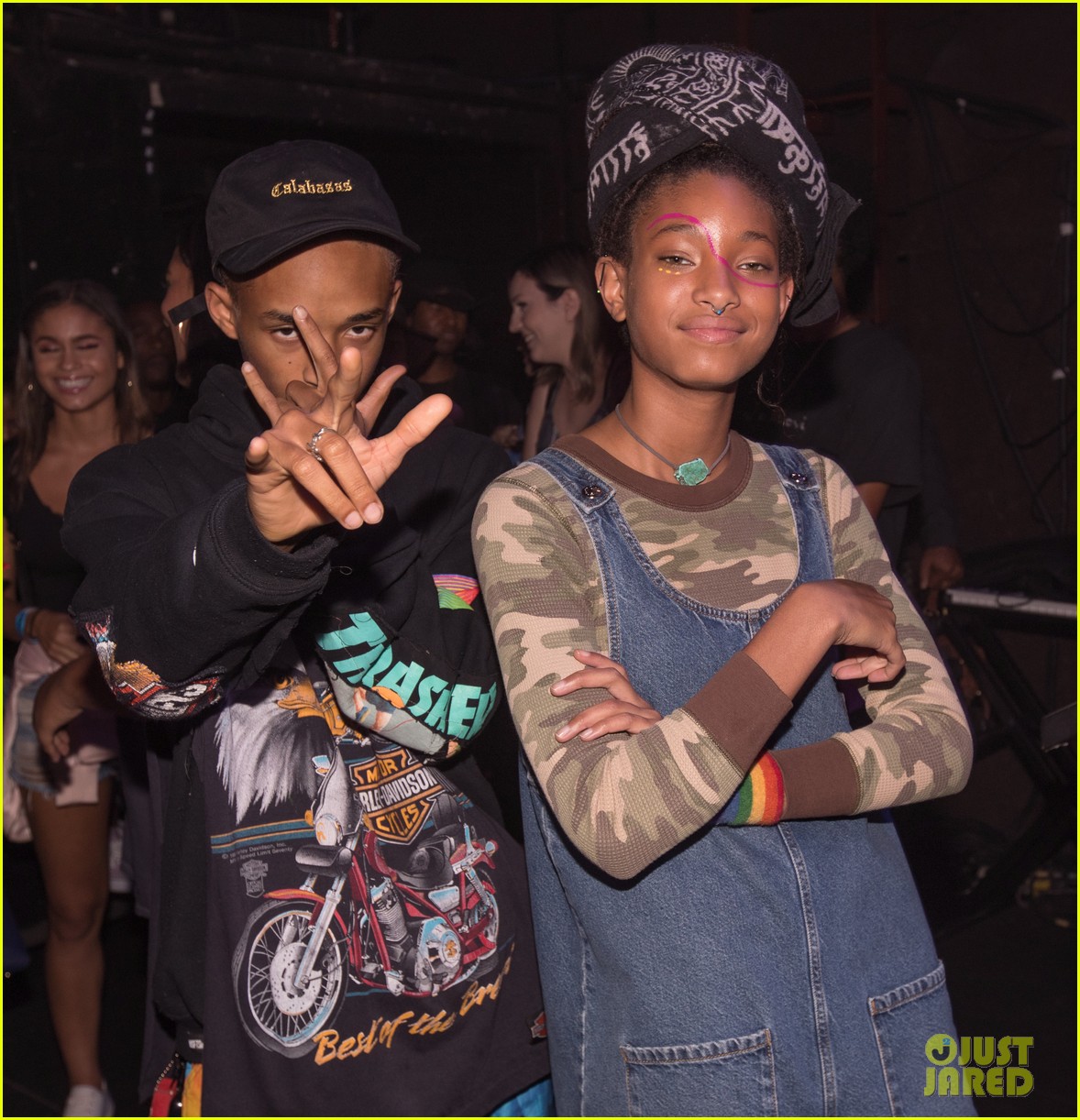 willow smith gets support from brother jaden at girl cult festival 02