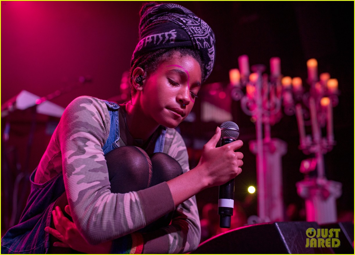 willow smith gets support from brother jaden at girl cult festival 03
