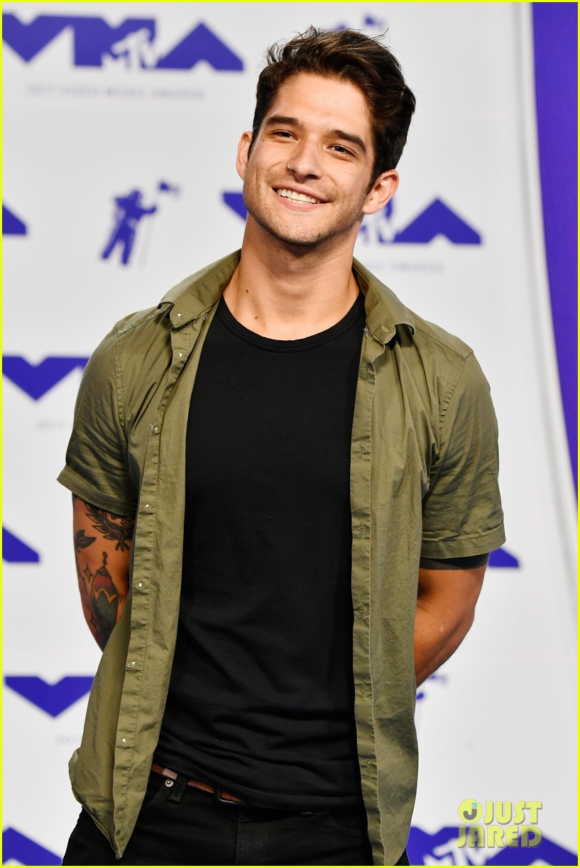 Tyler Posey Is Super Fan-Friendly at MTV VMAs 2017: Photo 1107235 | 2017  mtv vmas, Dylan Sprayberry, Ian Bohen, MTV VMAs, Teen Wolf, Tyler Posey  Pictures | Just Jared Jr.