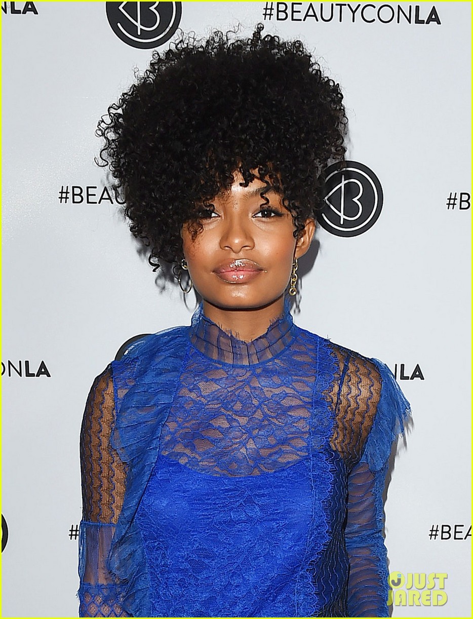 Zendaya & Yara Shahidi Meet Up at Day 1 of Beautycon Los Angeles ...