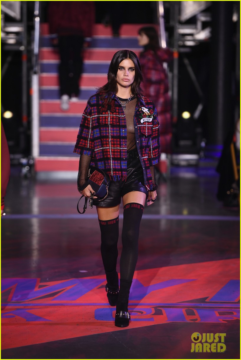 Full Sized Photo of hailey baldwin presley gerber tommy hilfiger show