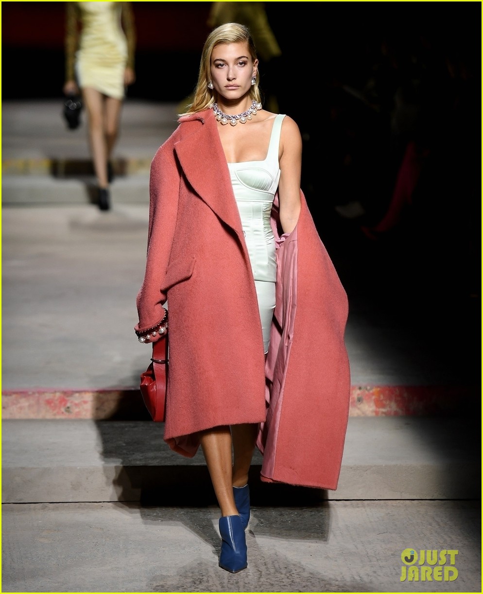 Hailey Baldwin Works The Runway For Topshop Photo 1111543 Photo Gallery Just Jared Jr 