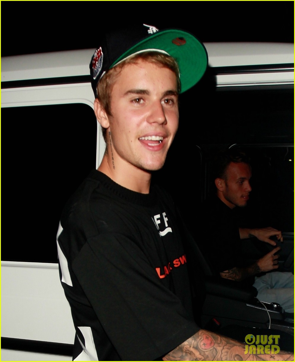 Justin Bieber Is a Black Swan at Delilah | Photo 1108199 - Photo ...