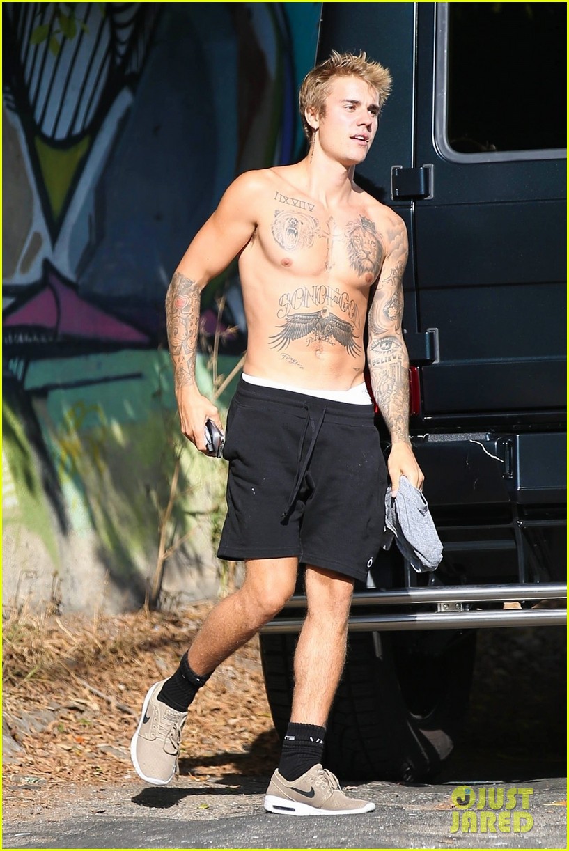 Full Sized Photo of justin bieber shirtless skateboarding 15 | Justin ...