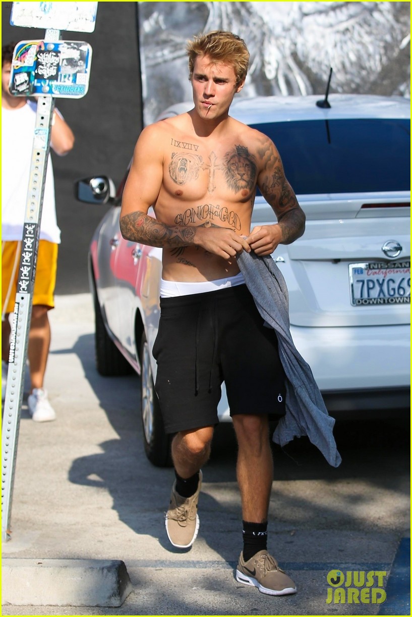 Full Sized Photo of justin bieber shirtless skateboarding 44 | Justin ...