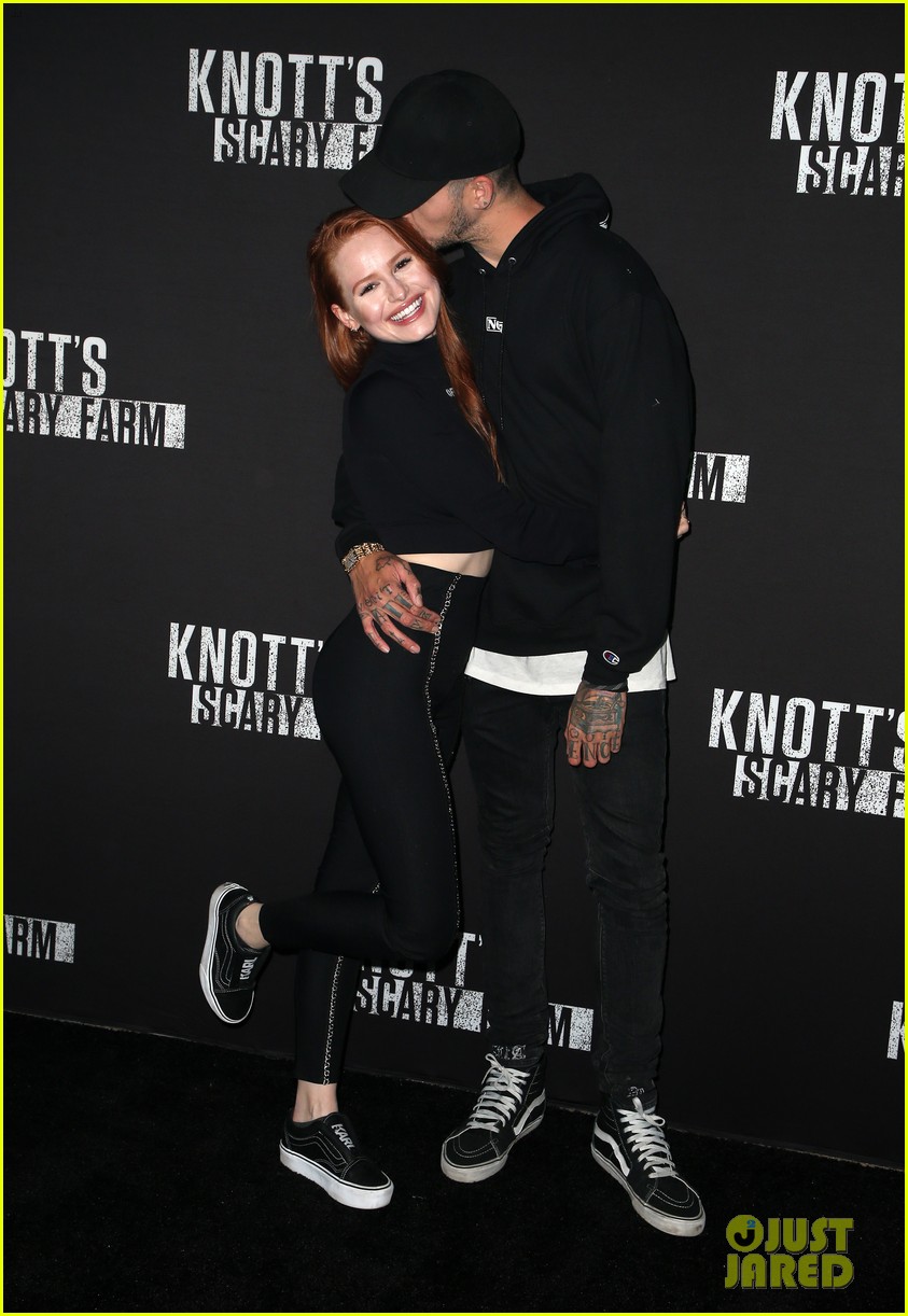 sofia carson bella thorne knotts scary farm 03