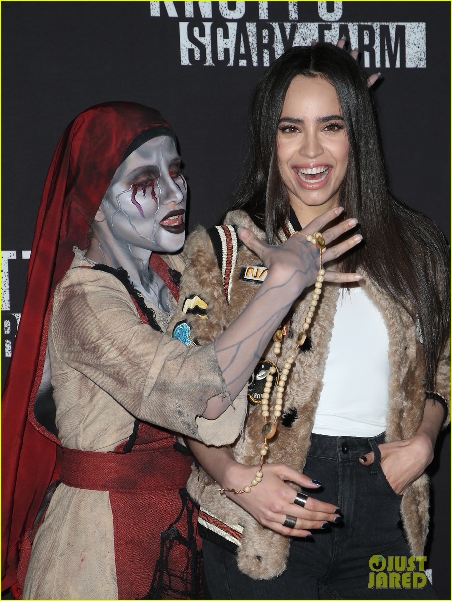 sofia carson bella thorne knotts scary farm 04