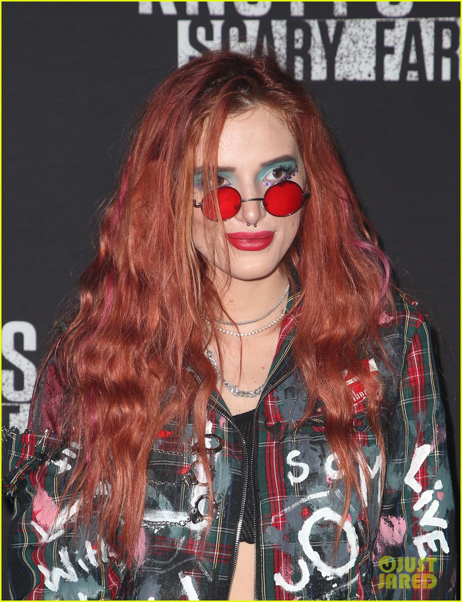 sofia carson bella thorne knotts scary farm 28