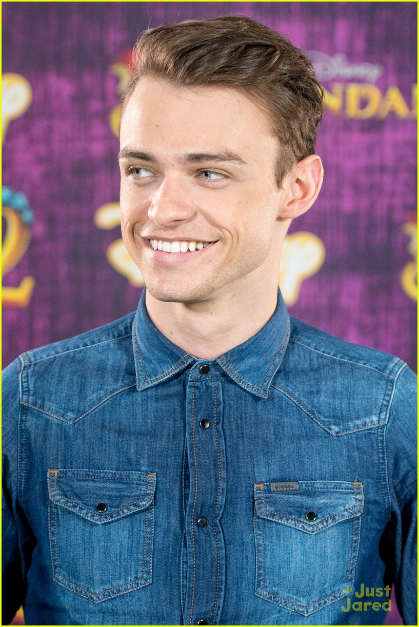 Full Sized Photo of dove thomas cameron d2 photocall amsterdam 11