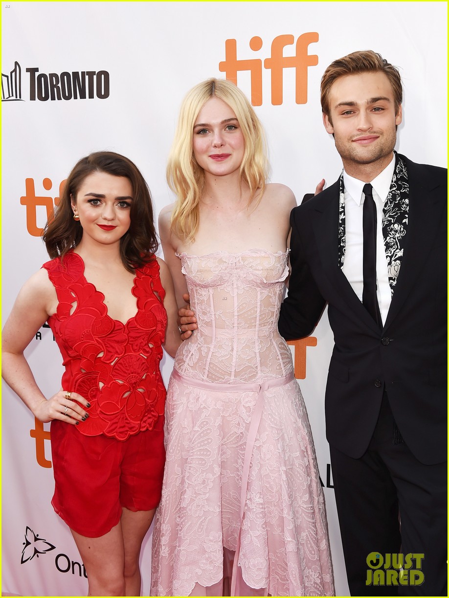 Elle Fanning, Maisie Williams, & Douglas Booth Premiere 'Mary Shelley