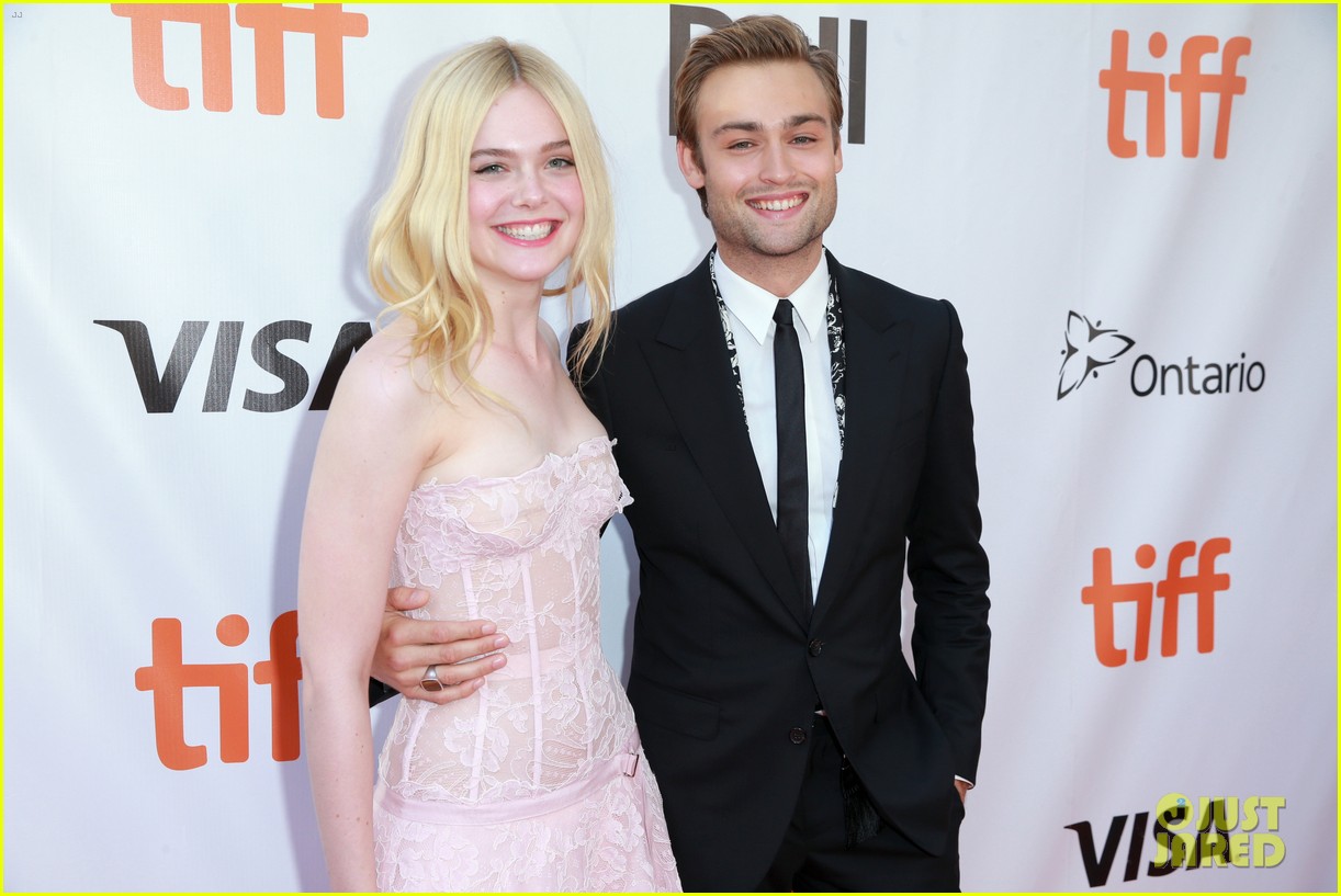 Elle Fanning, Maisie Williams, & Douglas Booth Premiere 'Mary Shelley