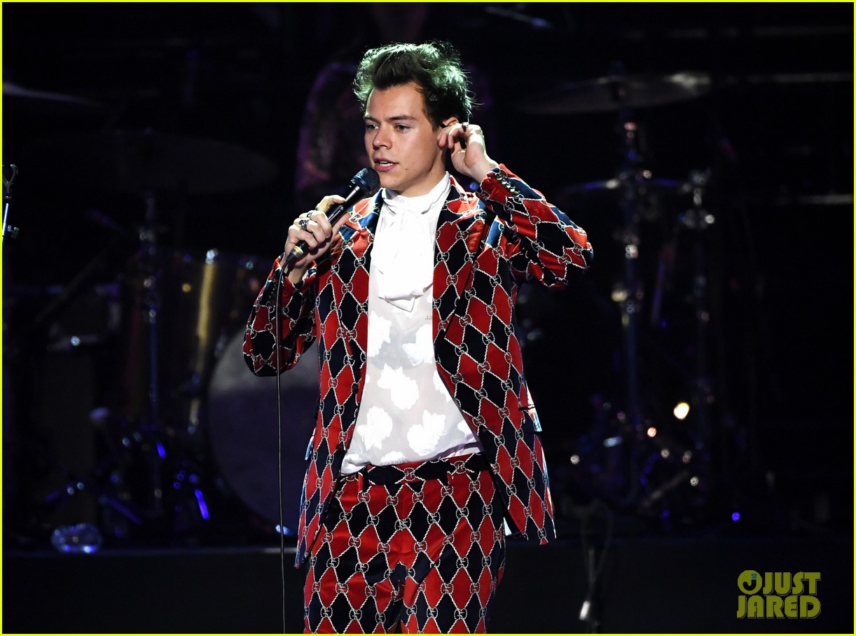 Harry Styles Kicks Off iHeartRadio Music Fest! Photo 1112626 Photo