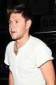 niall horan kicks off flickre sessions tour performs one direction song2 08