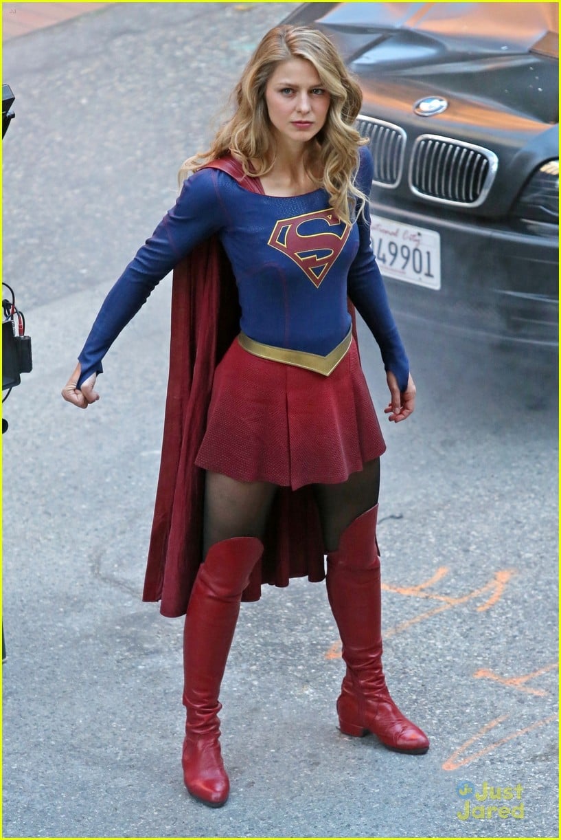 Melissa Benoist Breaks Out Into a Silly Dance on 'Supergirl' Set ...