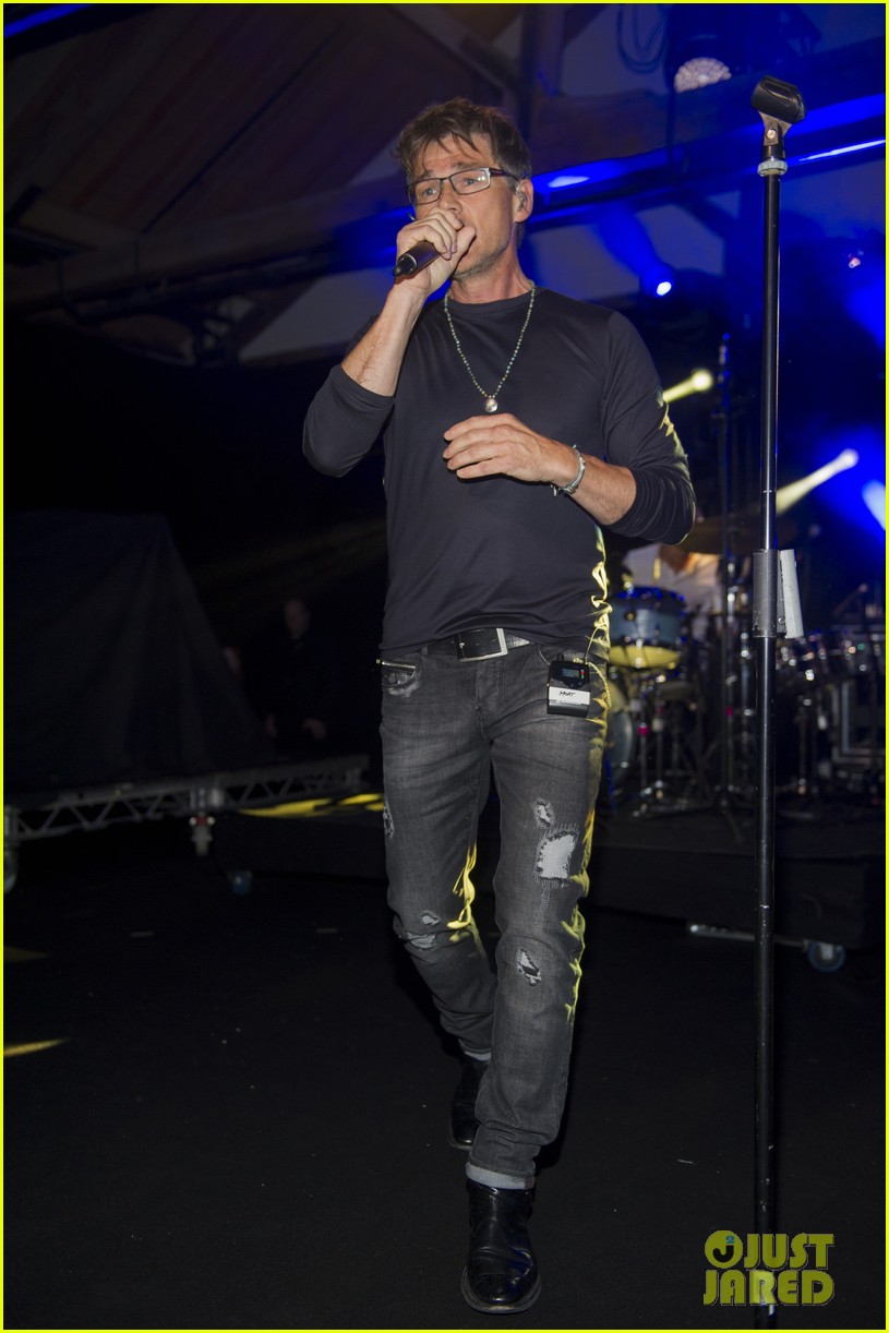 Full Sized Photo of liam payne ellie goulding armani show 06 | Liam