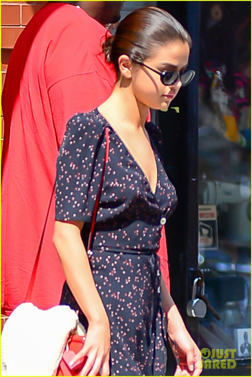 Full Sized Photo of selena gomez out in new york city solo 04 | Selena ...