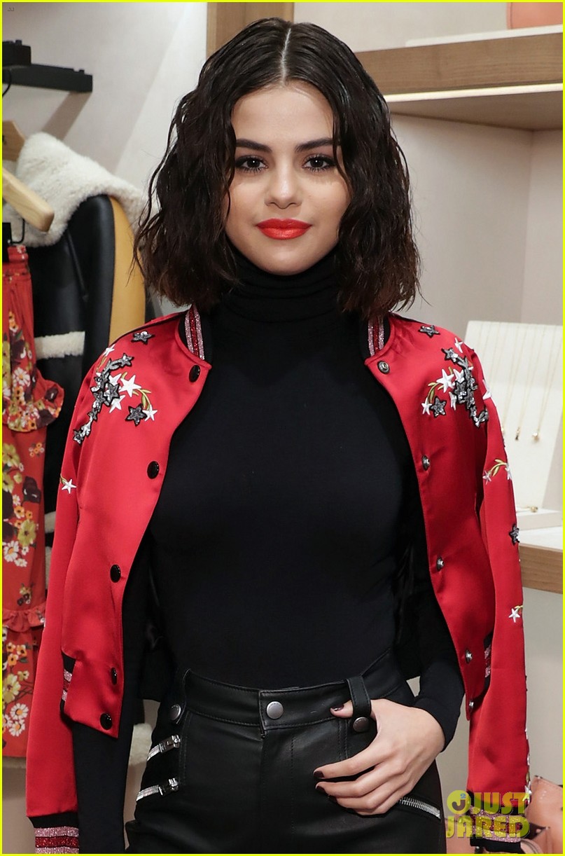 Selena Gomez Meets With Lucky Fans at Coach Event! | Photo 1110350