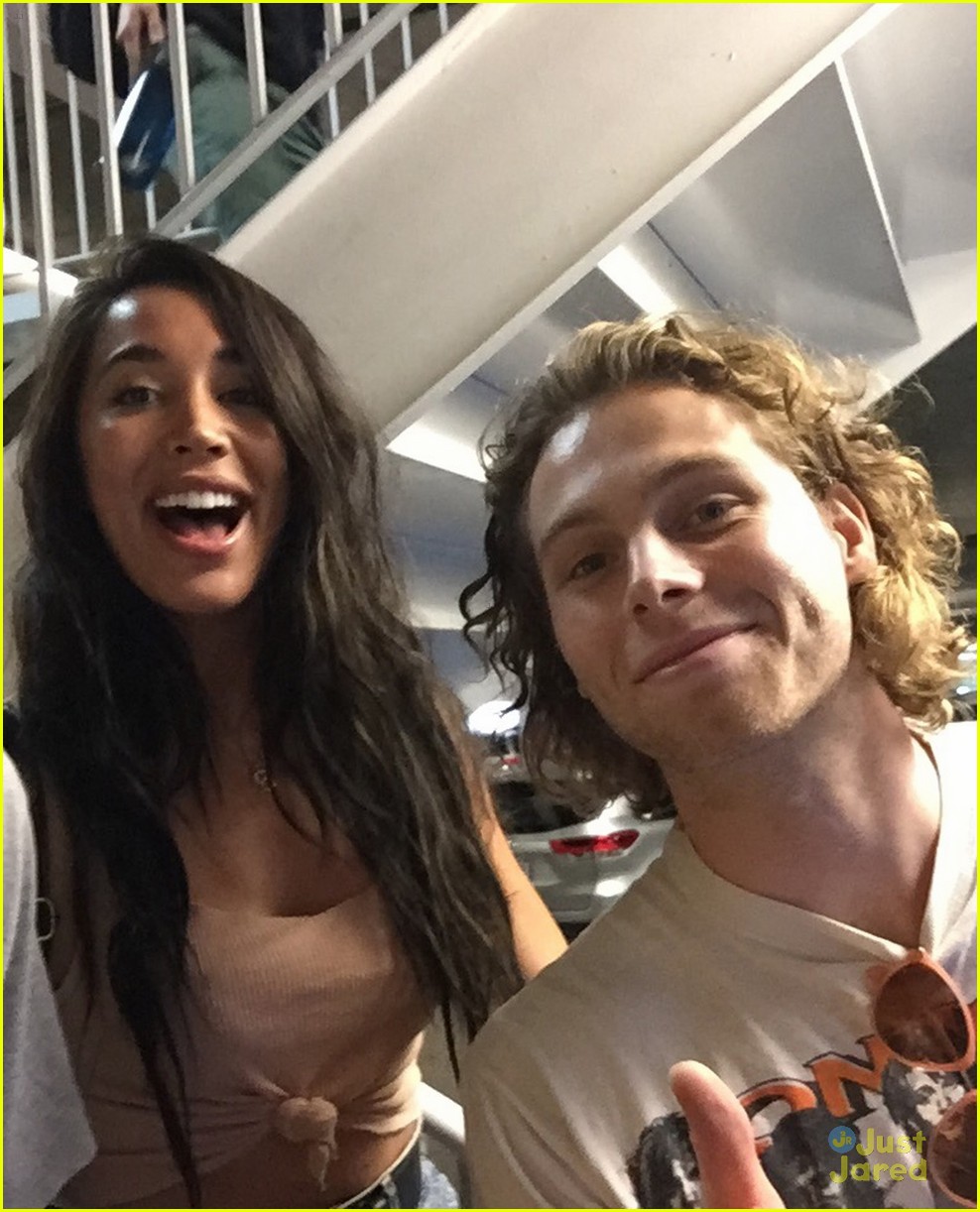 5sos S Luke Hemmings Sierra Deaton Hang Out Together In La Photo 1111809 Luke Hemmings Sierra Deaton Pictures Just Jared Jr