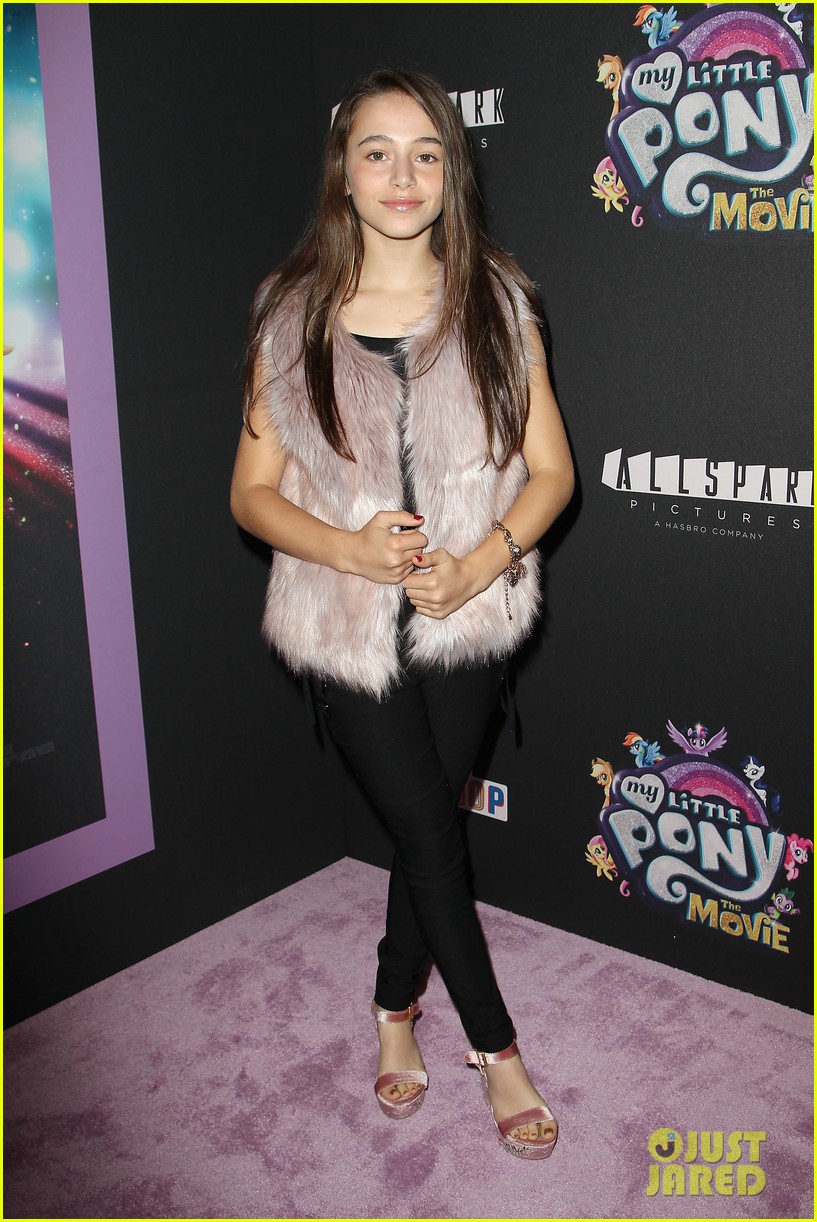 Full Sized Photo of sky katz my little pony premiere 04 | Sky Katz Has