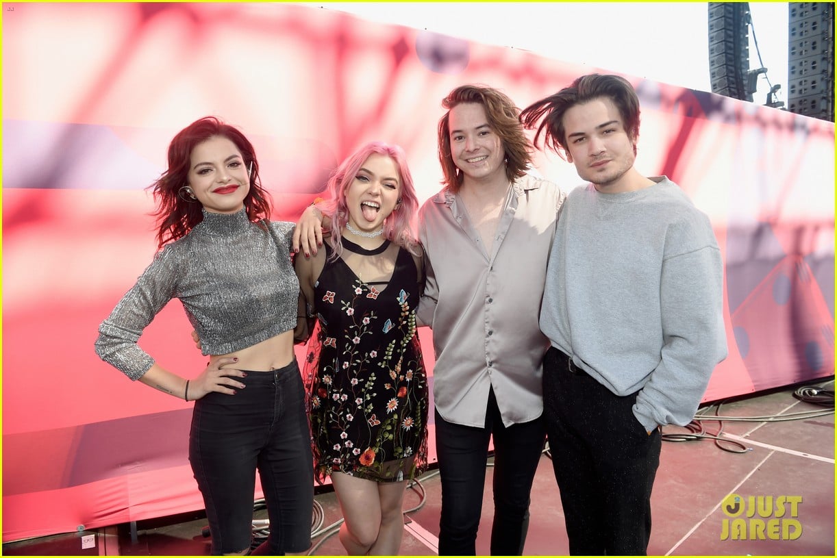 Hey Violet Perform 'Break My Heart' at iHeartRadio Music Festival ...