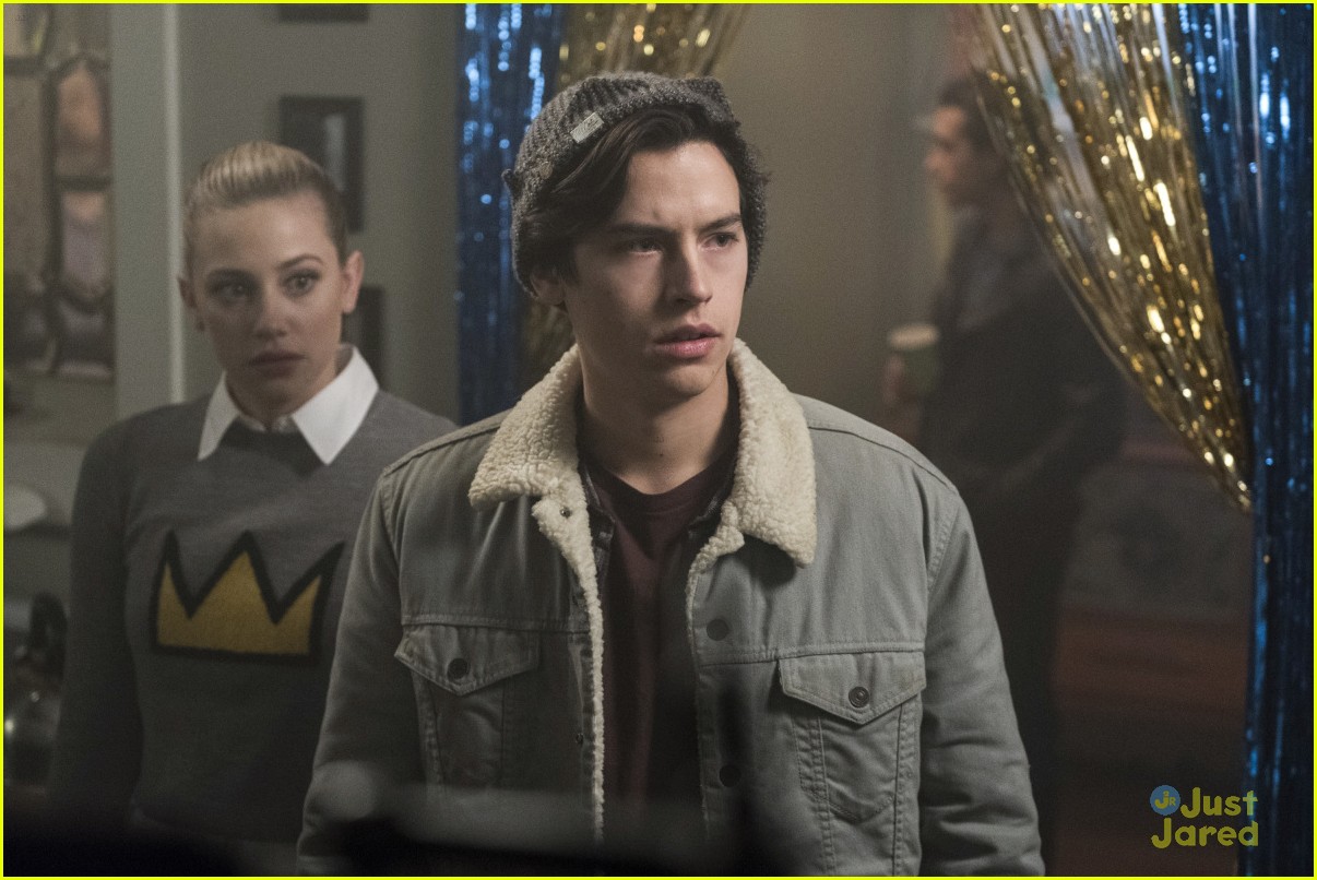 Full Sized Photo of cole sprouse jughead angry season 2 riverdale 03 ...