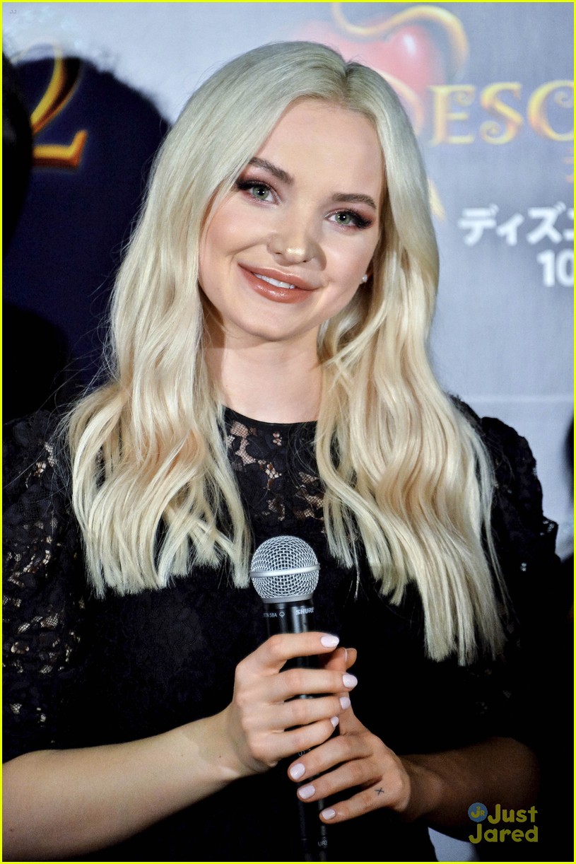 Dove Cameron And Sofia Carson Celebrate Descendants 2 Premiere In Tokyo Photo 1116431 Photo 