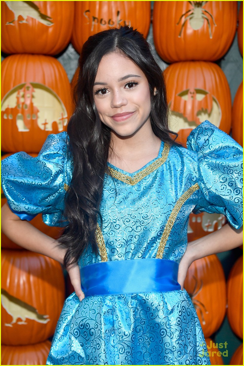jenna ortega isabela moner more dream halloween event 34