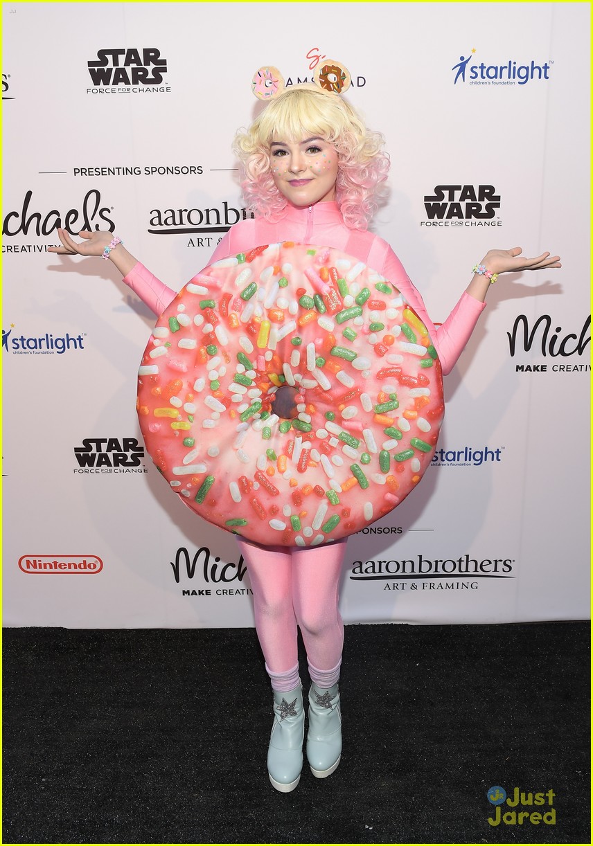 jenna ortega isabela moner more dream halloween event 36