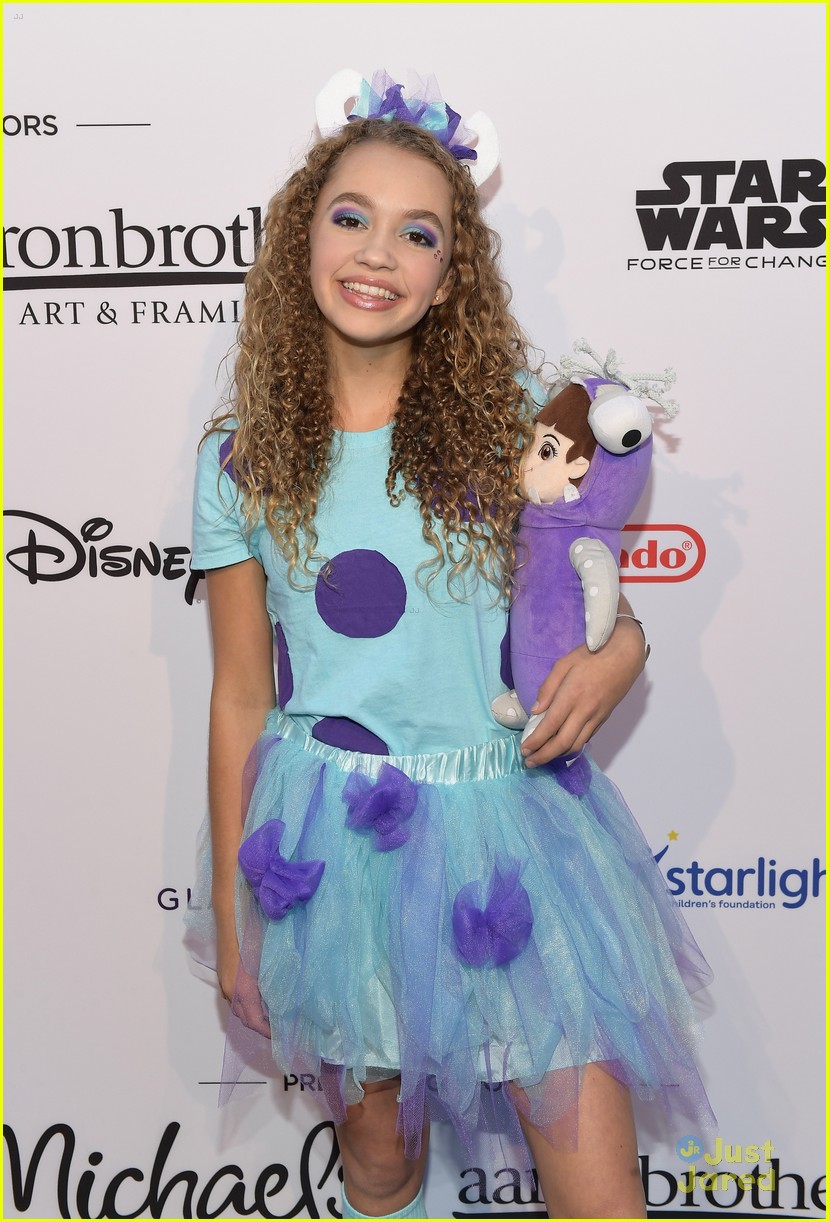 jenna ortega isabela moner more dream halloween event 40