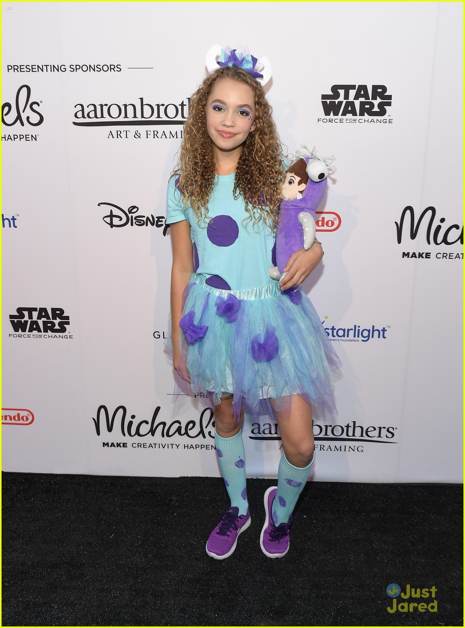 jenna ortega isabela moner more dream halloween event 41