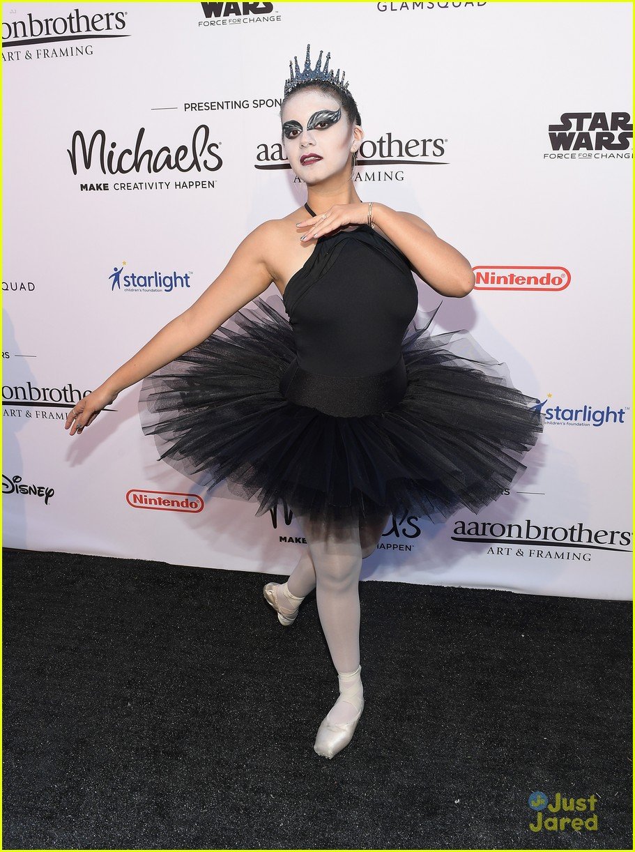 jenna ortega isabela moner more dream halloween event 42