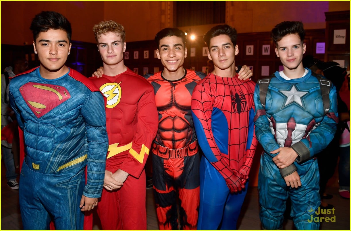 jenna ortega isabela moner more dream halloween event 46