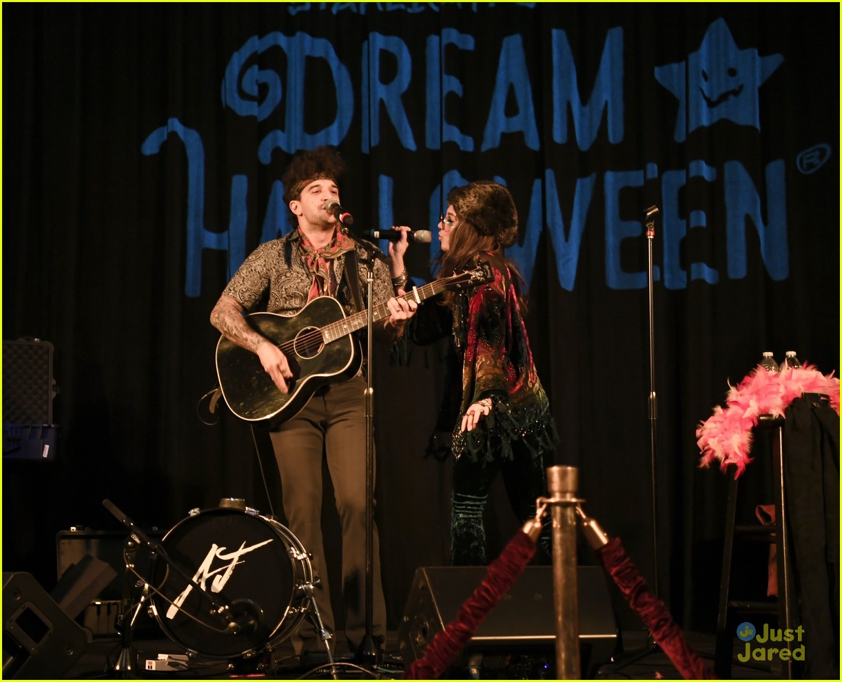 jenna ortega isabela moner more dream halloween event 53