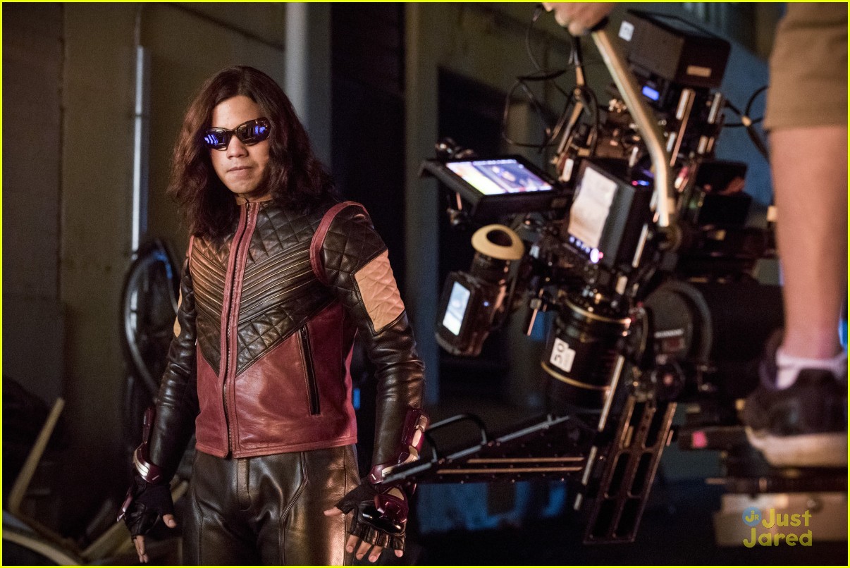 Flash in the night. Флэш 2014. Сериал флеш 2014. Брешер флэш. Брешер из флеша.