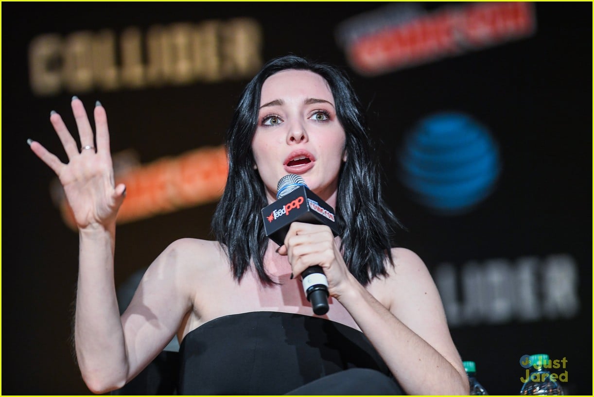 The Gifted Won T Ignore Polaris Mental Illness On The Show Star Emma Dumont Says Photo Emma Dumont Jamie Chung Natalie Alyn Lind Television The Gifted Pictures Just Jared Jr