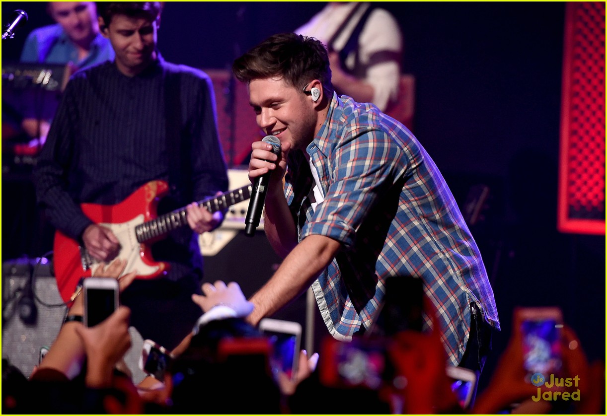 Niall Horan Opens Up & Reveals Meaning Behind His Song 'Mirrors