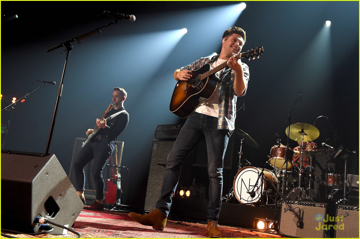 Niall Horan Opens Up & Reveals Meaning Behind His Song 'Mirrors