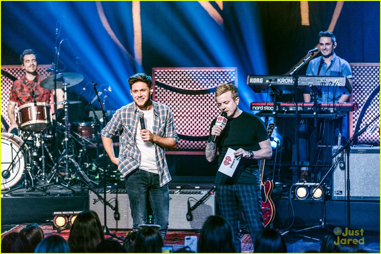 Niall Horan Opens Up & Reveals Meaning Behind His Song 'Mirrors