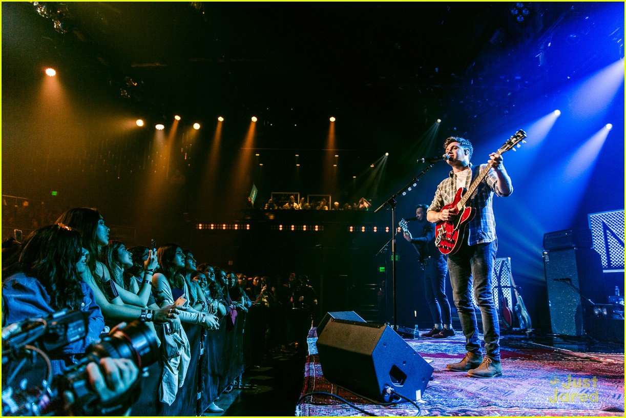 Niall Horan Opens Up & Reveals Meaning Behind His Song 'Mirrors