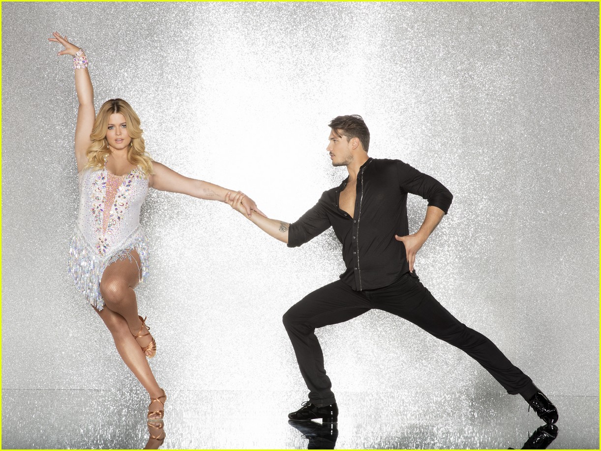 Sasha Pieterse Lost 37 Pounds Competing on 'DWTS' Photo 1117227(02)