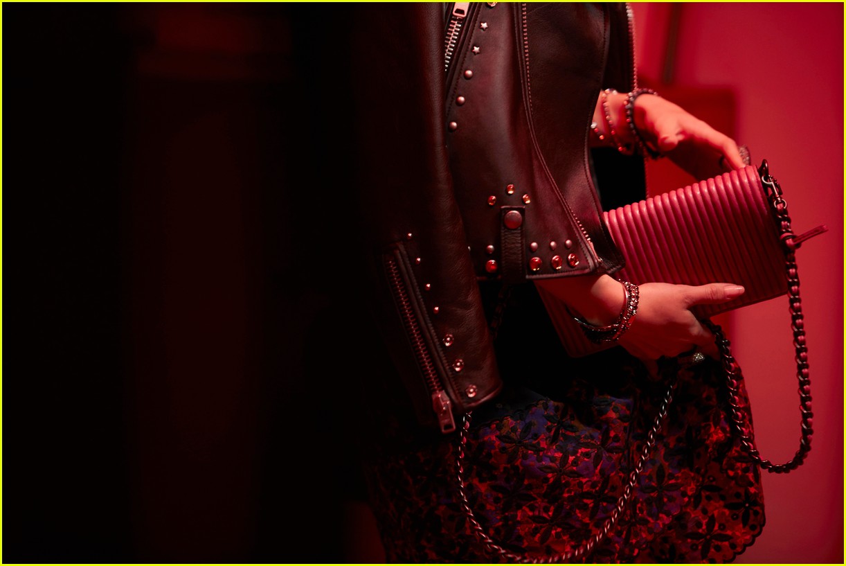 Full Sized Photo of selena gomez holiday coach 04 | Selena Gomez Looks
