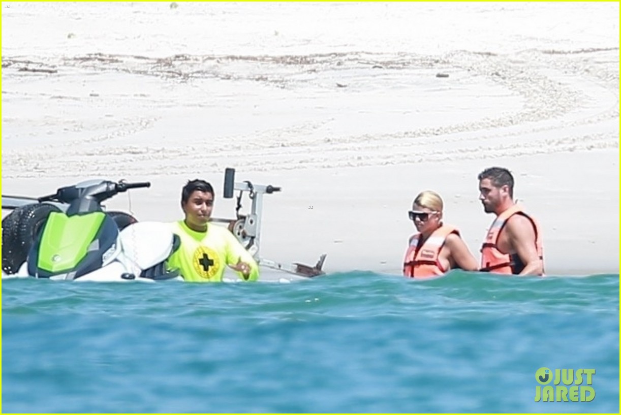 Sofia Richie & Scott Disick Show Some PDA During Mexican Vacation