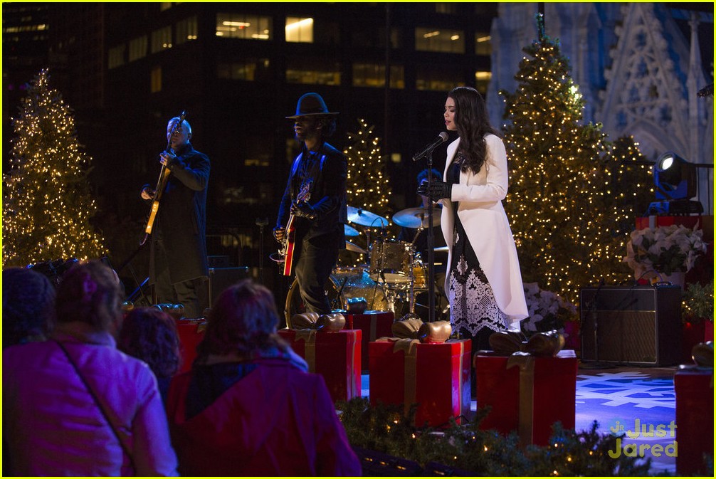 Pentatonix The The Rockefeller Christmas Special 2022 Pentatonix Perform 'Let It Snow' At Rockefeller Christmas Tree Lighting  2017 - Watch!: Photo 1125432 | 2017 Christmas, Auli'i Cravalho, Pentatonix,  Video Pictures | Just Jared Jr.